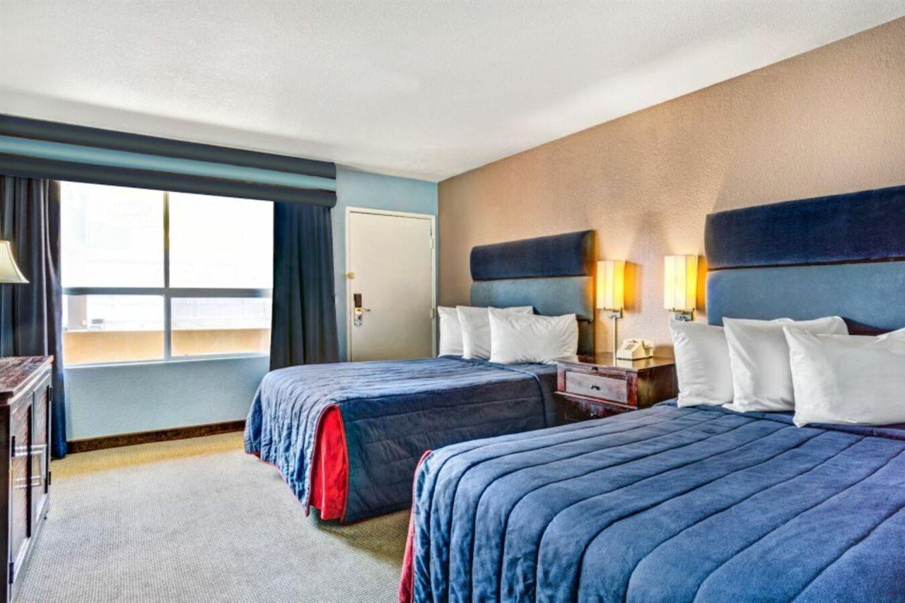 Travelodge By Wyndham Center Strip Motel 2*