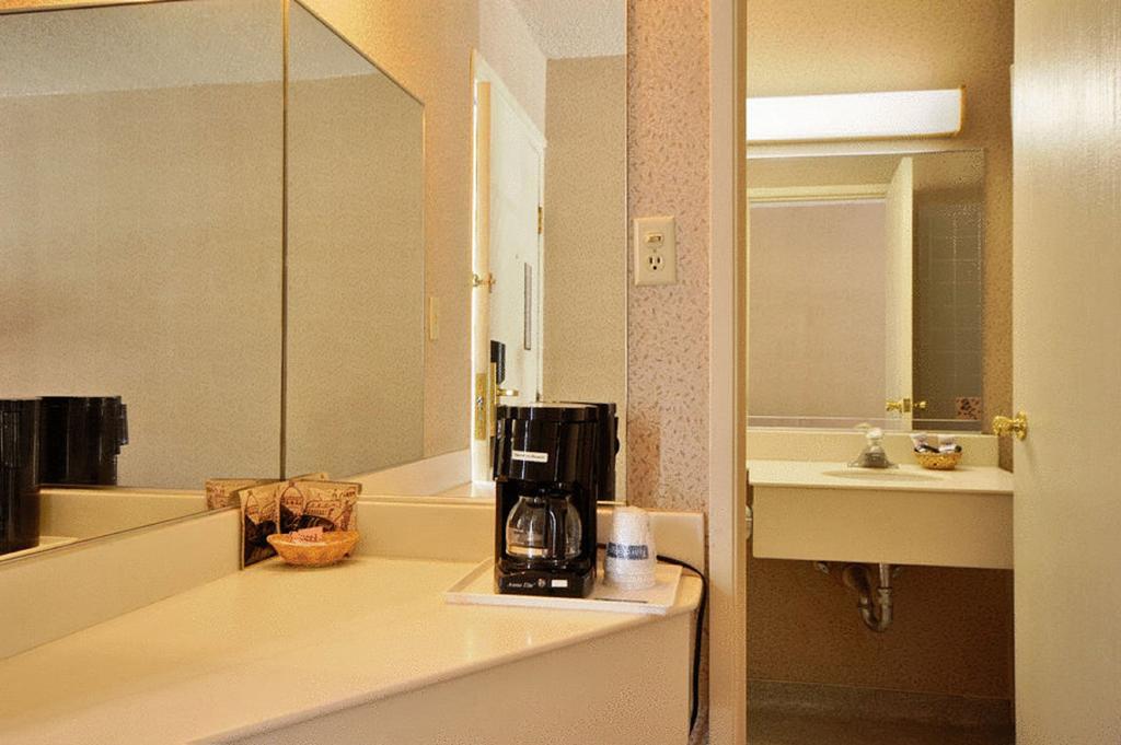 Motel Travelodge By Wyndham Center Strip 2*